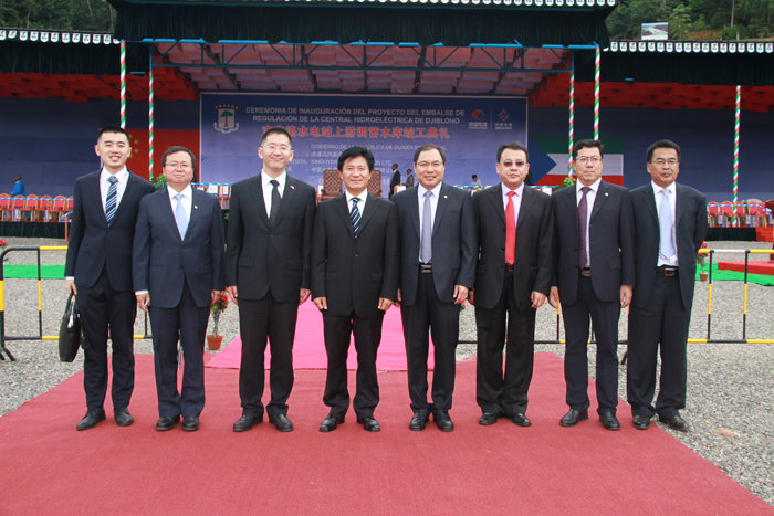 9.中國電建代表與中國駐赤幾大使合影.JPG