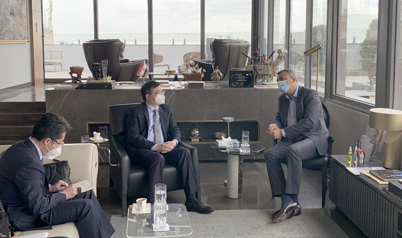 會(huì)見(jiàn)當(dāng)?shù)睾献骰锇?jpg