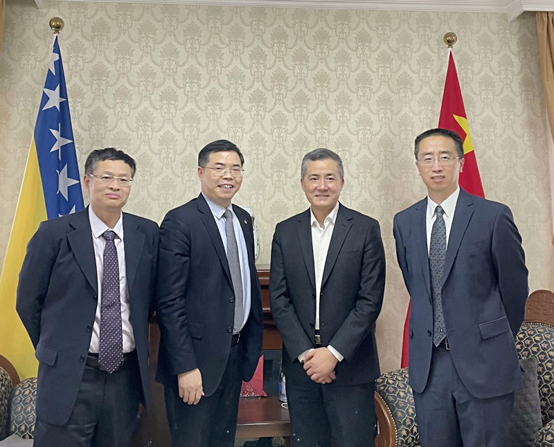 3 拜訪駐波黑大使.jpg