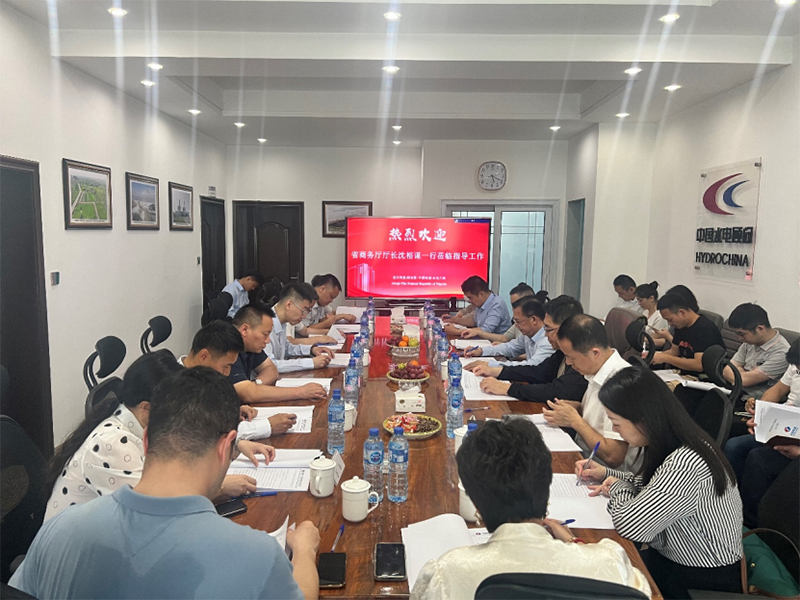 2024.5.14 湖南省商務(wù)廳沈裕謀廳長(zhǎng)到中國(guó)電建尼日利亞代表處調(diào)研座談677.jpg
