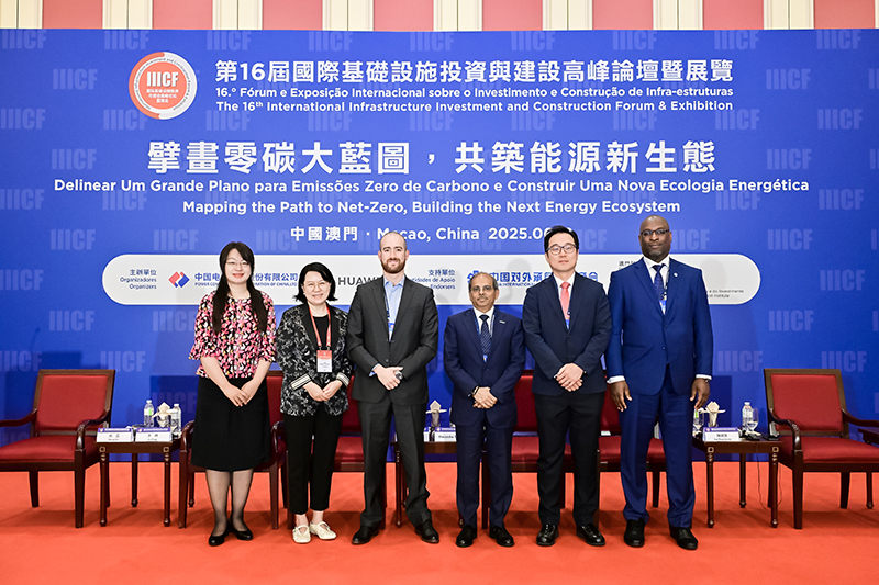 17 圓桌對話環節嘉賓合影.jpg