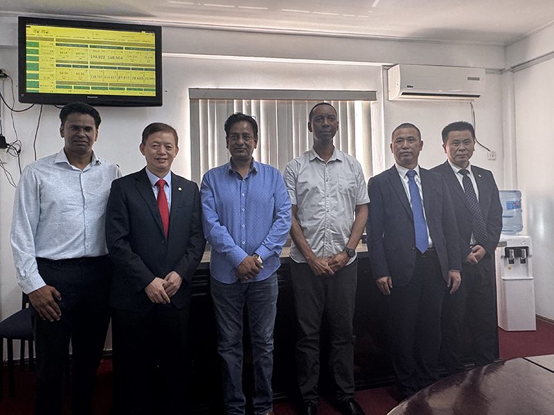6. 張國來一行與圭亞那電力公司負責(zé)人會晤.jpg