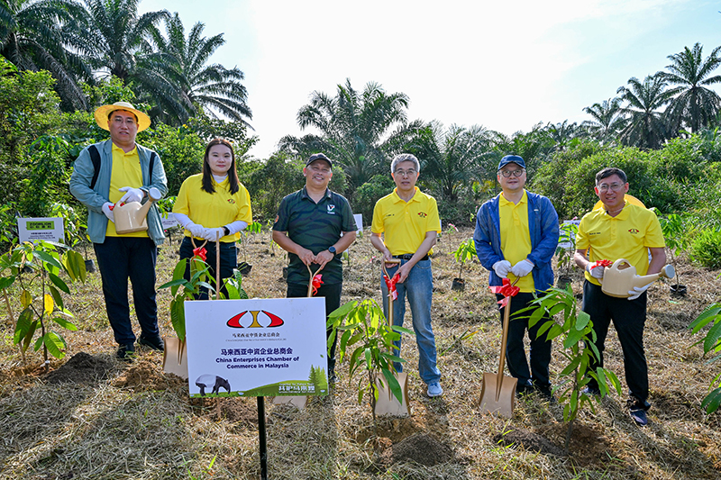 圖片1. 周家義與馬來西亞半島野生動物及國家公園局（遷地保育組）首席助理主任大衛__馬金丹博士等共同為活動掀開序幕.jpg